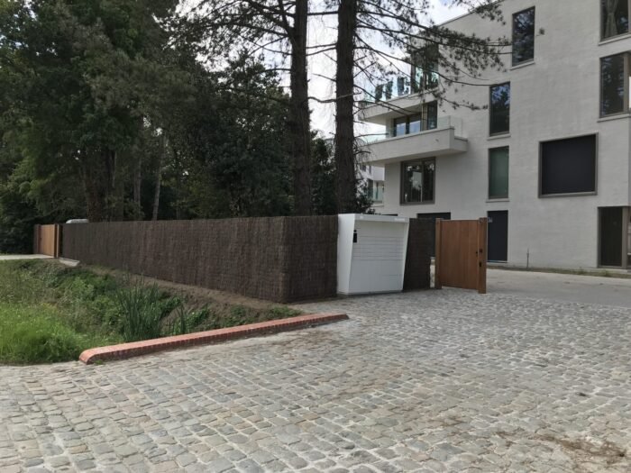 Klossebos Zwijnaarde toegang domein private inrit met poort en slimme pakketbrievenbus Klossebos Zwijnaarde toegang domein private inrit met poort en slimme pakketbrievenbus